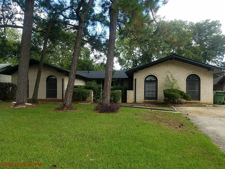 4018 Strathmore Dr — Photo 1