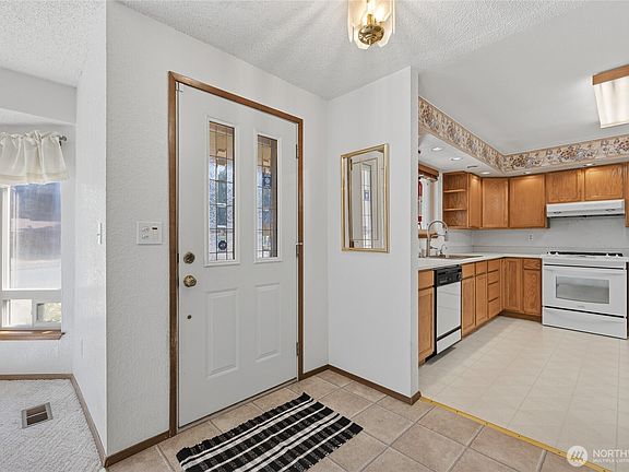 3rd image of 2904 11th Street SE