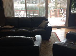 11500 Pleasant View Dr, Pinckney, MI 48169