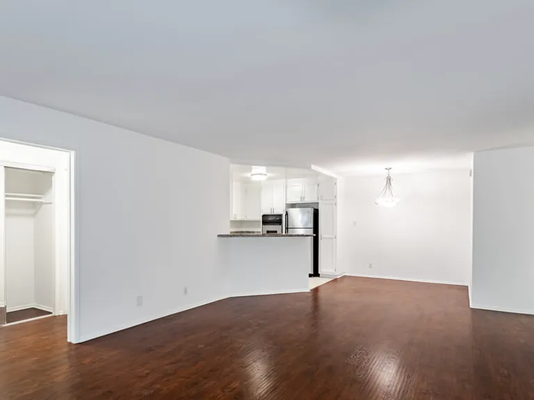 443 S Oakhurst Ave — Photo 15