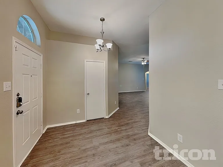1563 Nottingham Dr — Photo 5