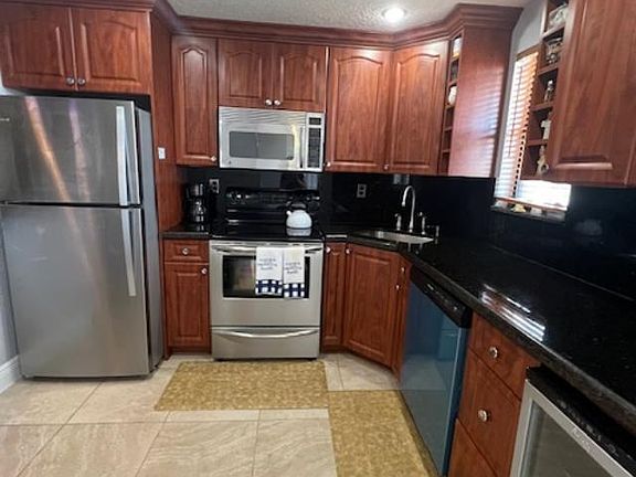 5th image of 9300 SW 8th St APT 403