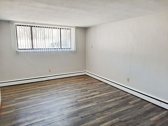 3rd image of 569 Cleveland Ave S APT A