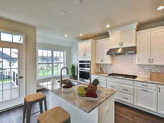 Stylish Kitchen Features Name-Brand Appliances and Granite Countertops
