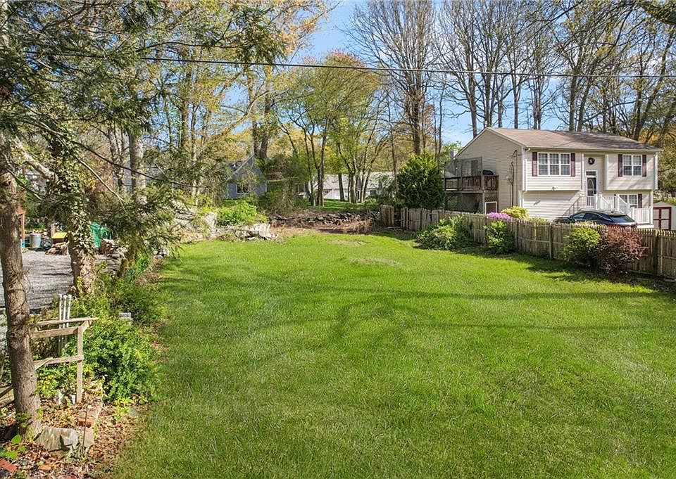 1st image of 7 Winterberry Rd
