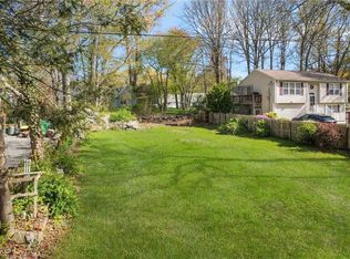 7 Winterberry Rd, Saunderstown, RI 02874