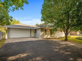 909 Woody Ln NW, Coon Rapids, MN 55448