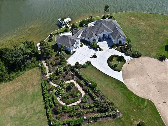 3rd image of 15 La Costa Dr
