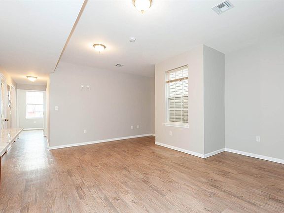 5th image of 248 Pine St #B