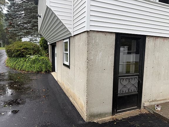2nd image of 44 Topsfield Cir #2