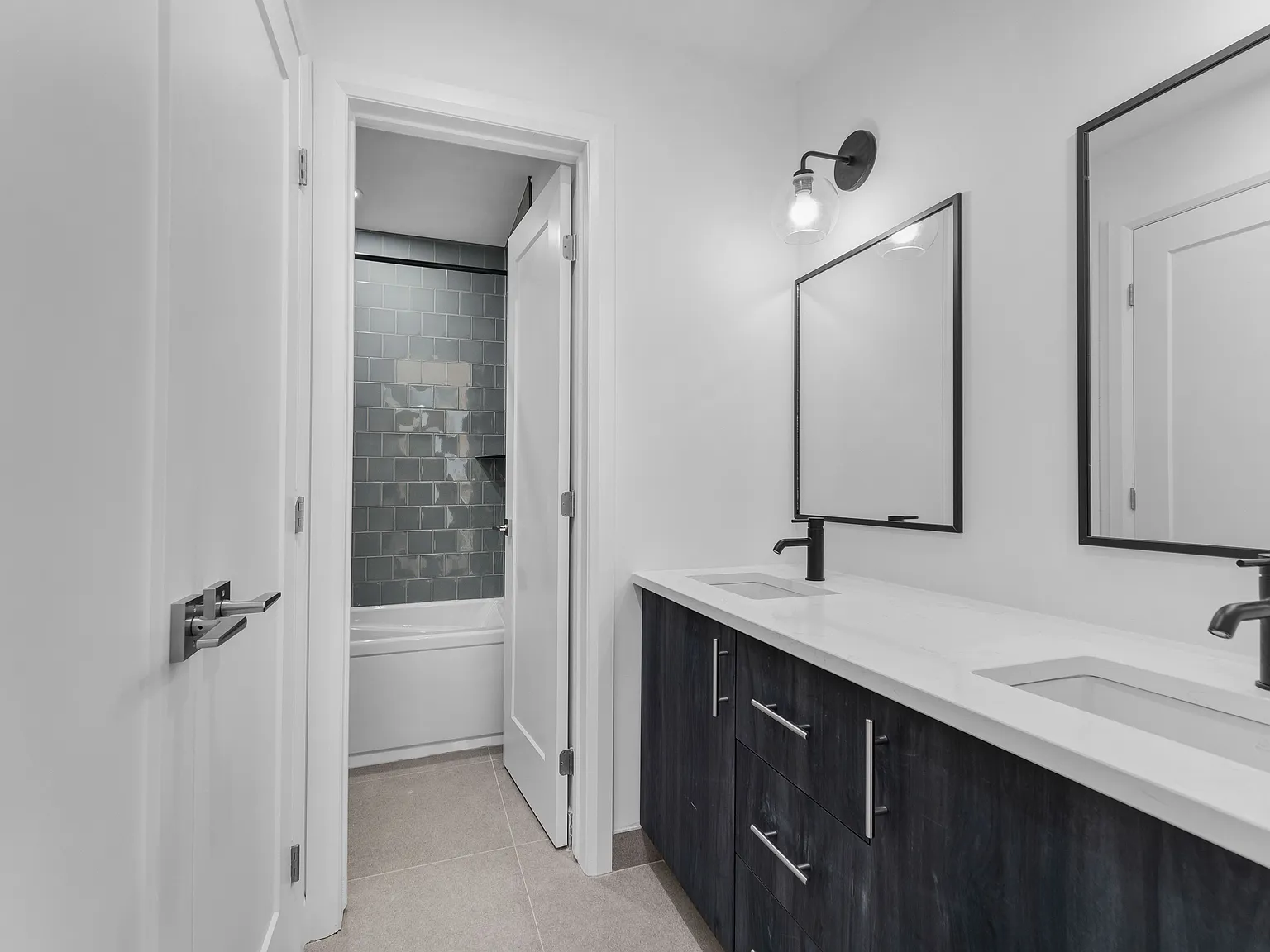 658 Somerset Street West — Photo 3