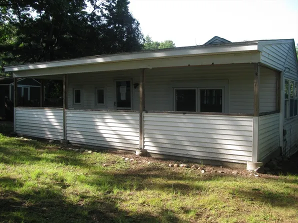 128 N Lake Ave, Southwick, MA 01077