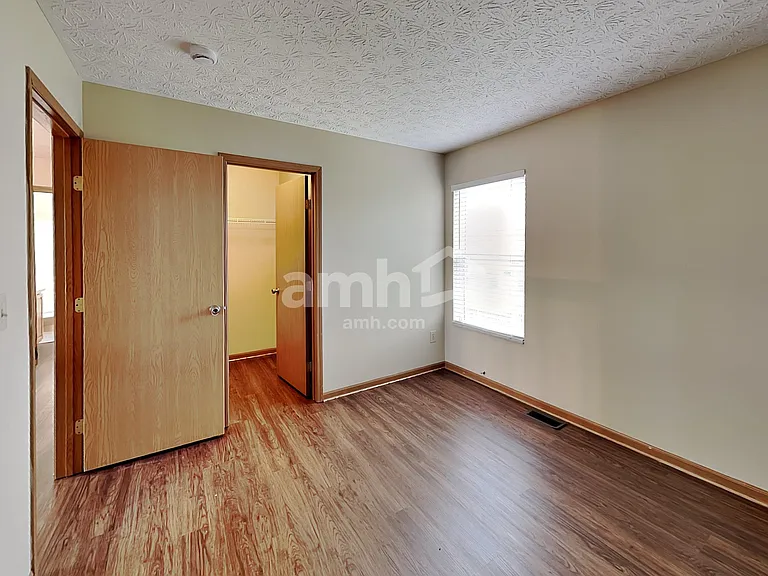 452 Crestmoore Dr — Photo 24