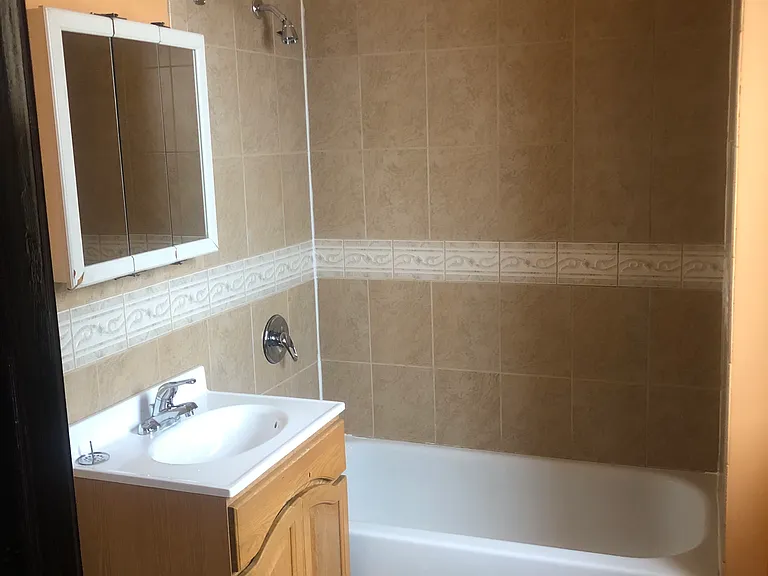 5608 S King Dr #1 — Photo 7