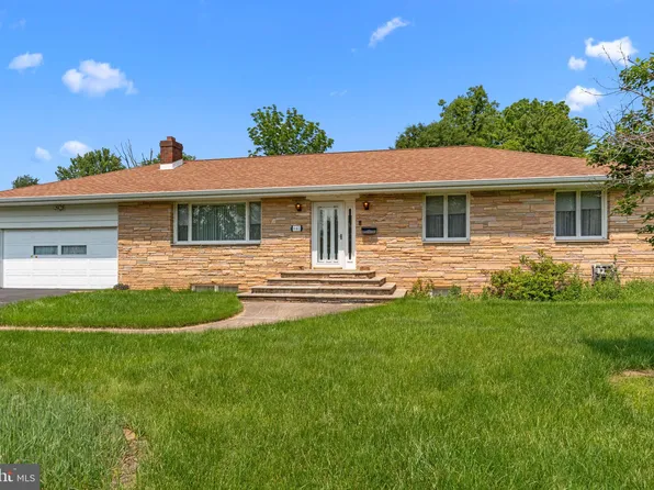 645 Lily Rd, Warminster, PA 18974