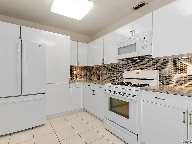 1 Portico Ct #107 — Photo 9