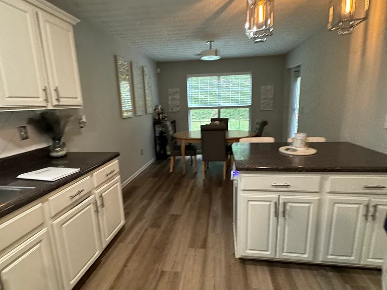 1444 Gates Cir SE — Photo 2