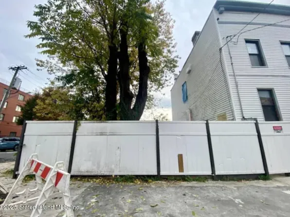 51 Gordon St, Staten Island, NY 10304