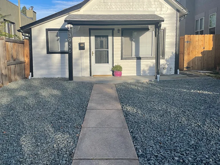 3926 Perry St — Photo 1
