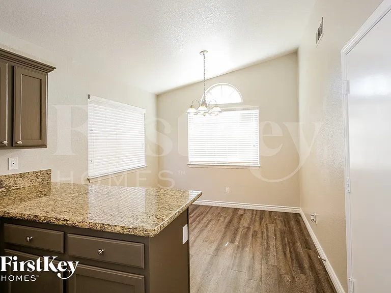 890 E Prairie Grass Dr — Photo 7