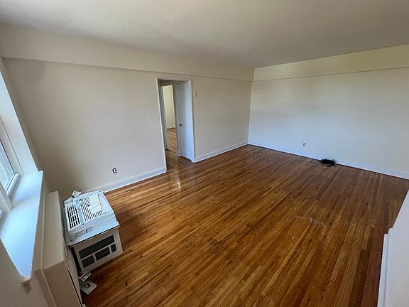 5th image of 14219 Barclay Ave #6P