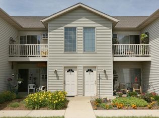 N7742 Vicksburg Way APT D, Oconomowoc, WI 53066