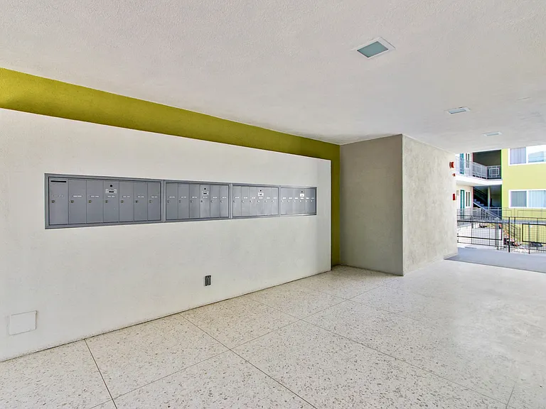 Woodman Apartments — Photo 40