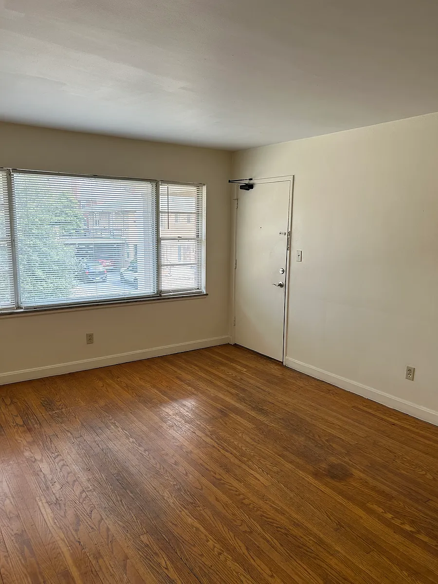 Building Photo - 1162 Castlevale Dr #4