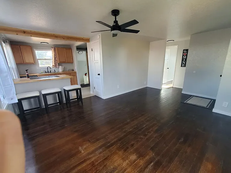 137 NE Flagg St — Photo 3