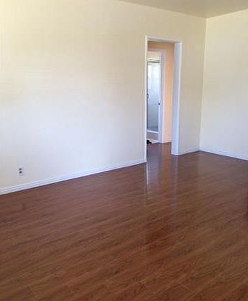 2nd image of 202 S Leaf Ave