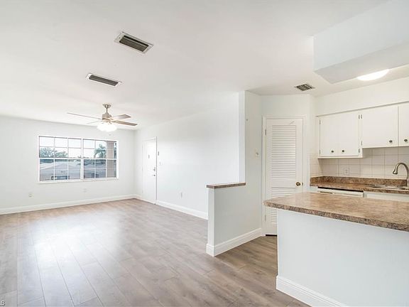 3rd image of 859 Courtington Ln #4