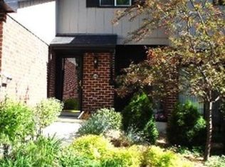 1063 Whitchurch Ct, Wheaton, IL 60189