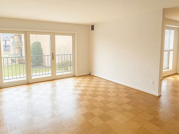 4th image of 11903 Parklawn Dr #1