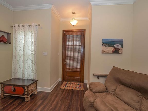 3rd image of 406 Highland View Dr