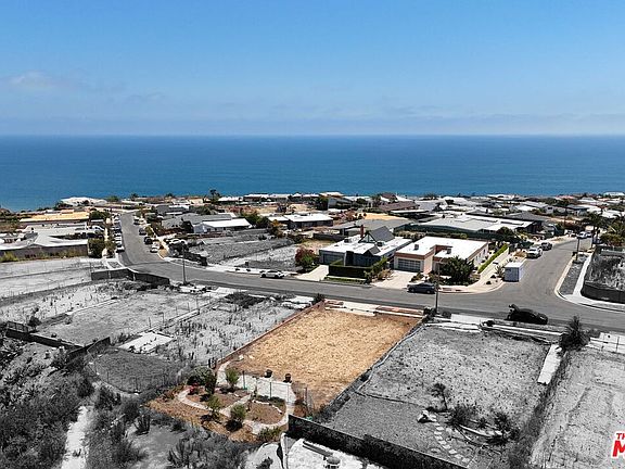 3rd image of 3624 Surfwood Rd