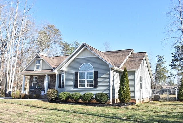 1st image of 308 Twin Creeks Dr