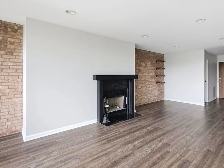 5950 Oakwood Dr #4A — Photo 7