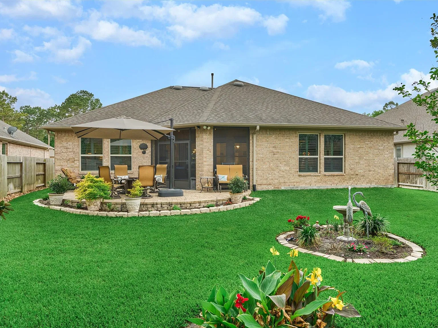 3 bed, 3.0 bath, 2727 sqft, $3,600 — Photo 2