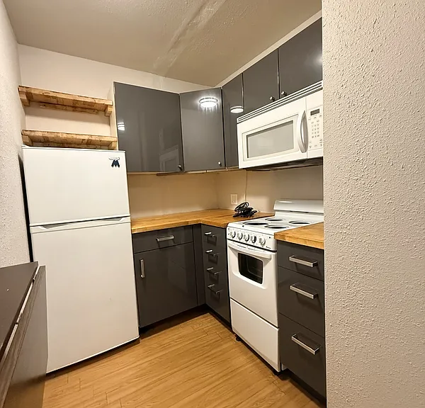 418 W Olive St — Photo 9