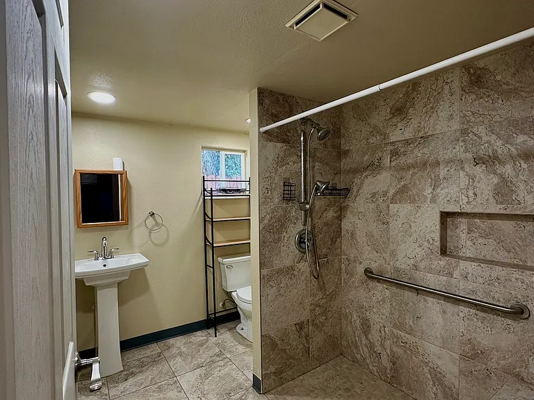 910 N Kaweah St #ADU — Photo 7