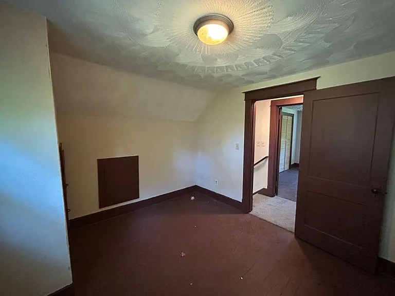 377 Talbot Ave — Photo 12