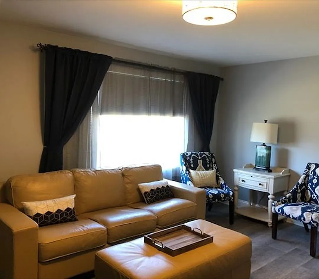 2 bed, 1000 sqft, $1,595 — Photo 2