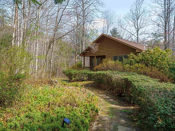 2nd image of 2390 Brokenback Mountain Rd