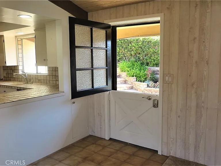 998 Oriole Dr — Photo 11