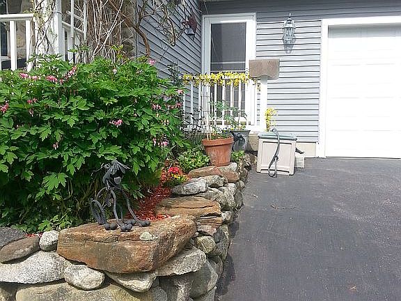 Pass the garden to the side 