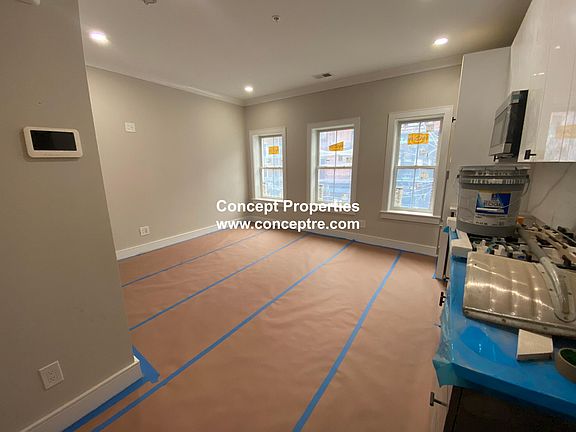 5th image of 535 Newbury St #333