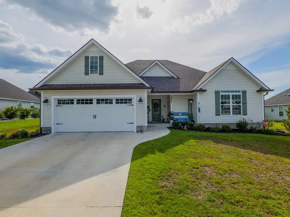 3940 Landings Cir, Hahira, GA 31632