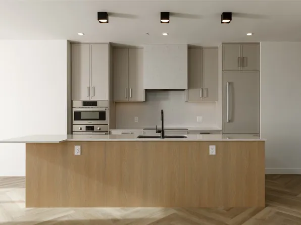 3340 Lakeshore Rd #511, Kelowna, BC V1W 3T1