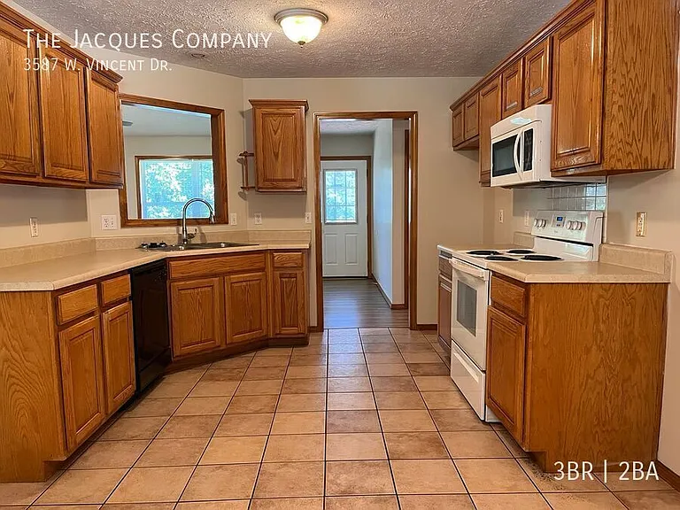 3587 W Vincent Dr — Photo 14