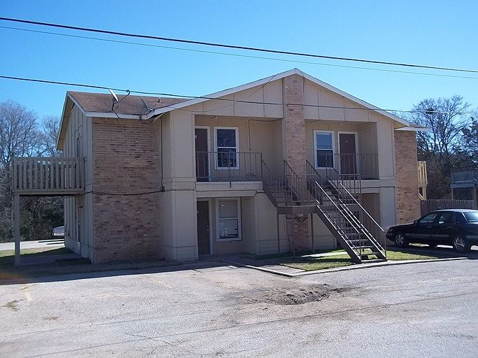 1st image of 1105 Westwood Ln APT 1C